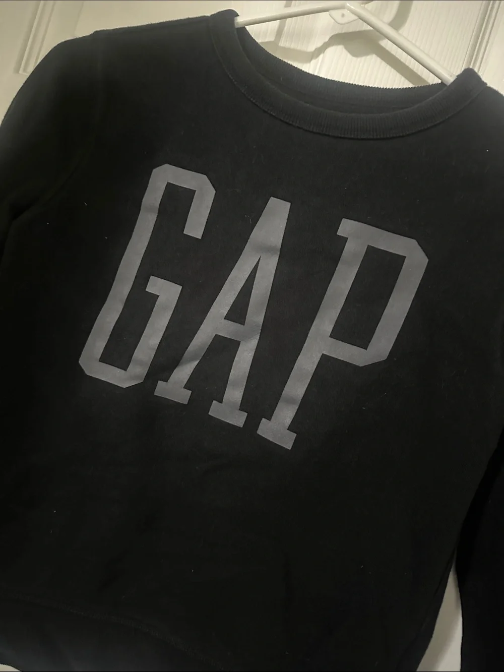 GAP Black Crewneck Sweatshirt with Gray Logo Med
